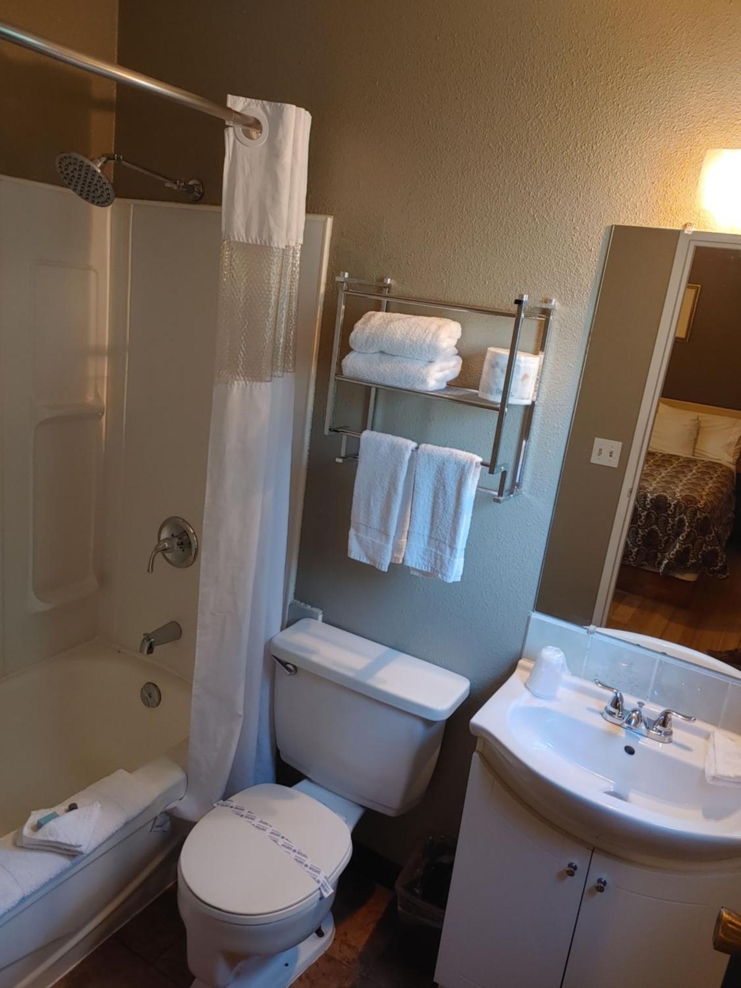Magnuson Hotel Creston Bagian luar foto
