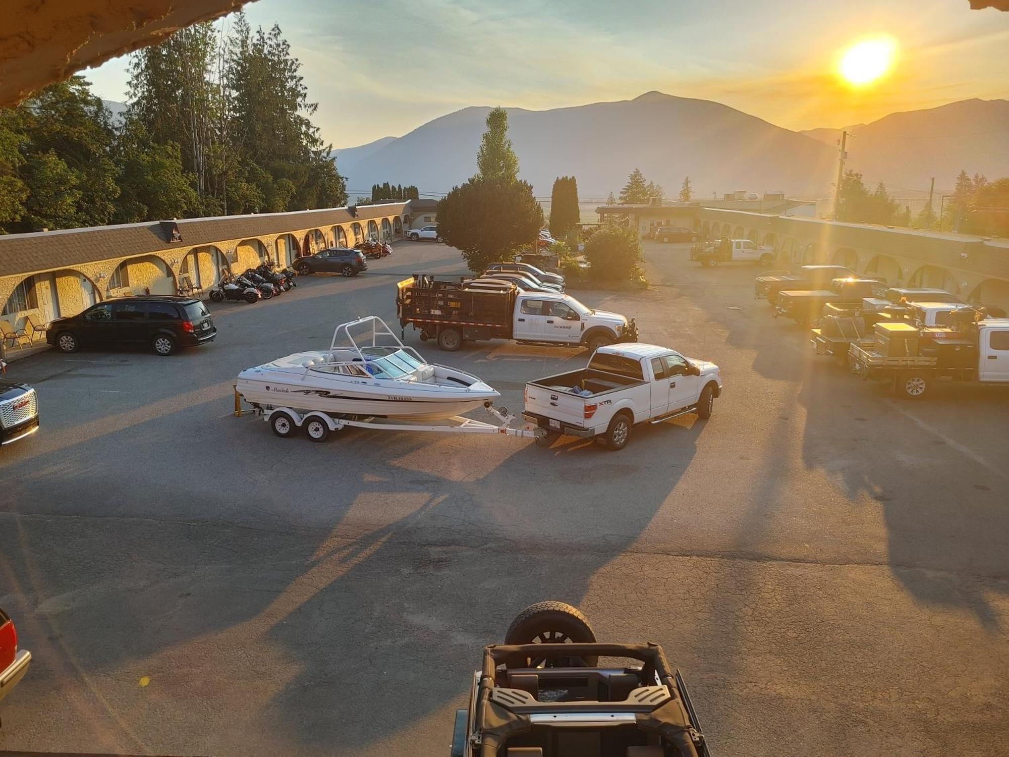 Magnuson Hotel Creston Bagian luar foto