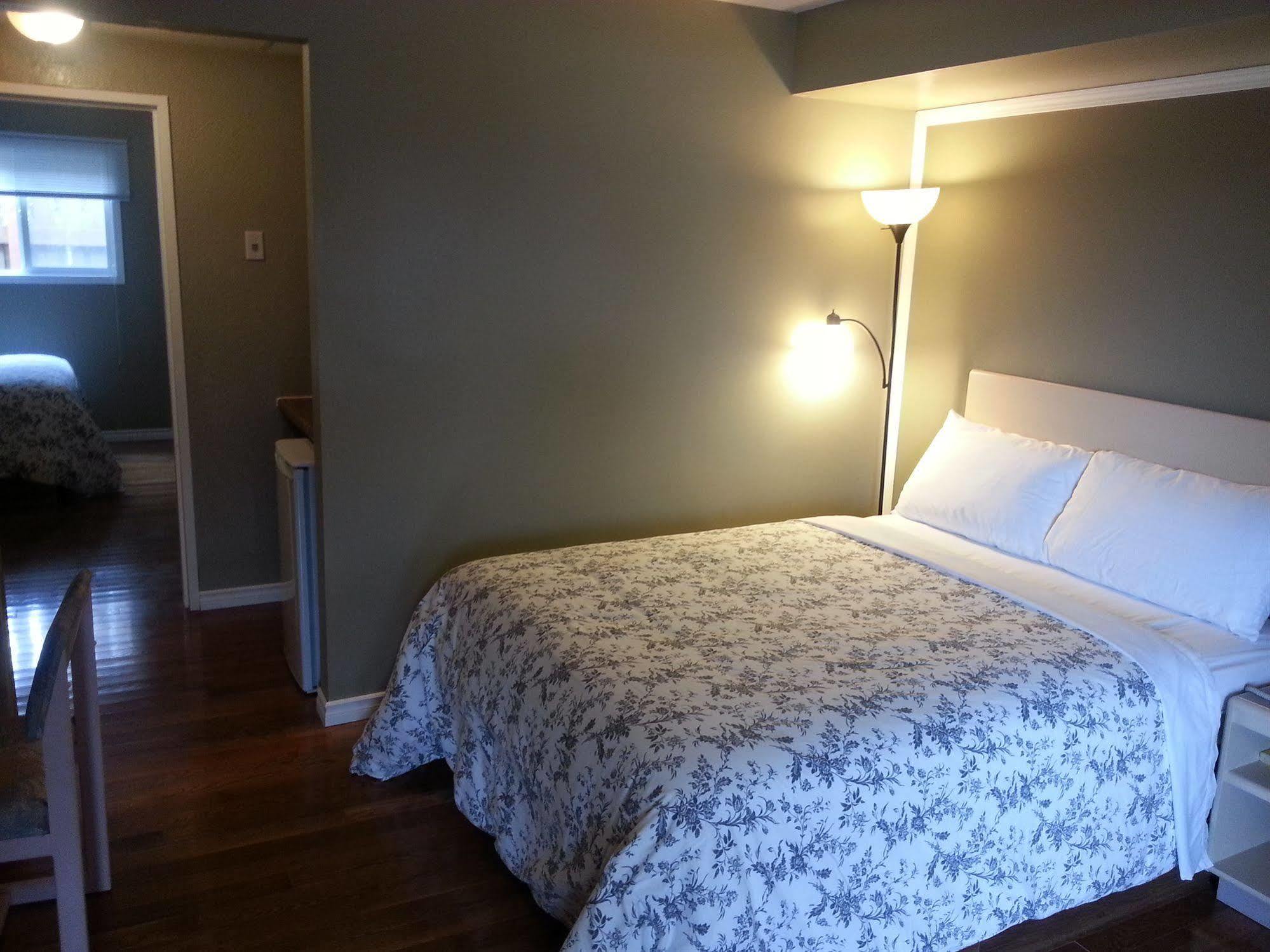 Magnuson Hotel Creston Bagian luar foto